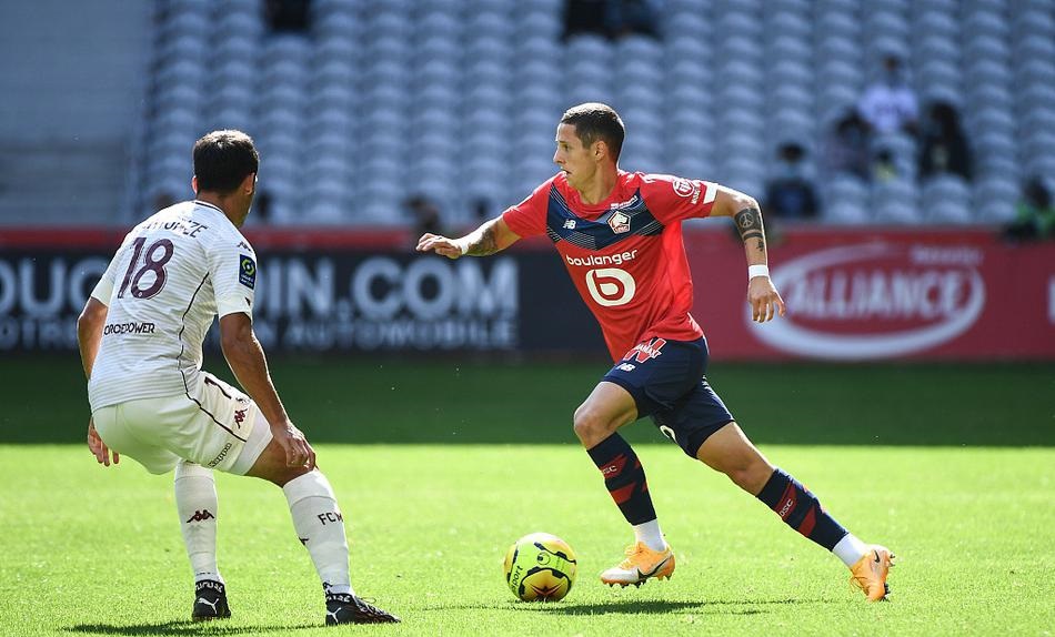 半岛体育官网-芝加哥公牛迎法甲关键赛，集结日官宣签约，悬念犹存，临场指挥获称赞 